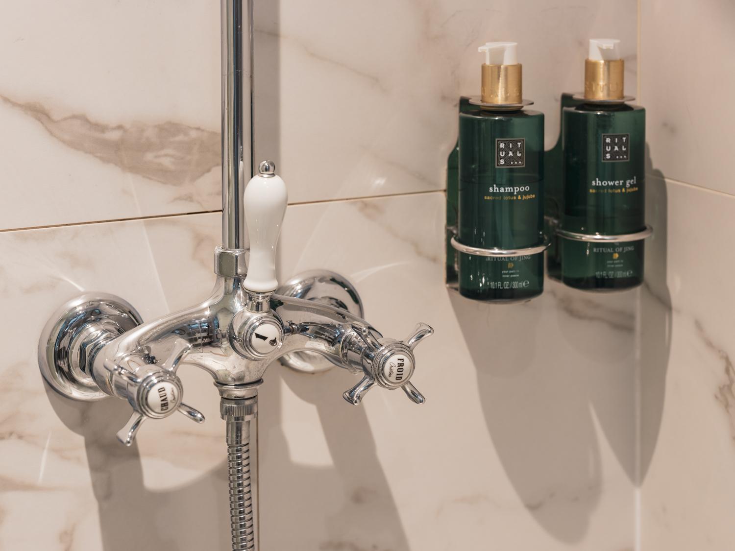 Superior Double Room Shower