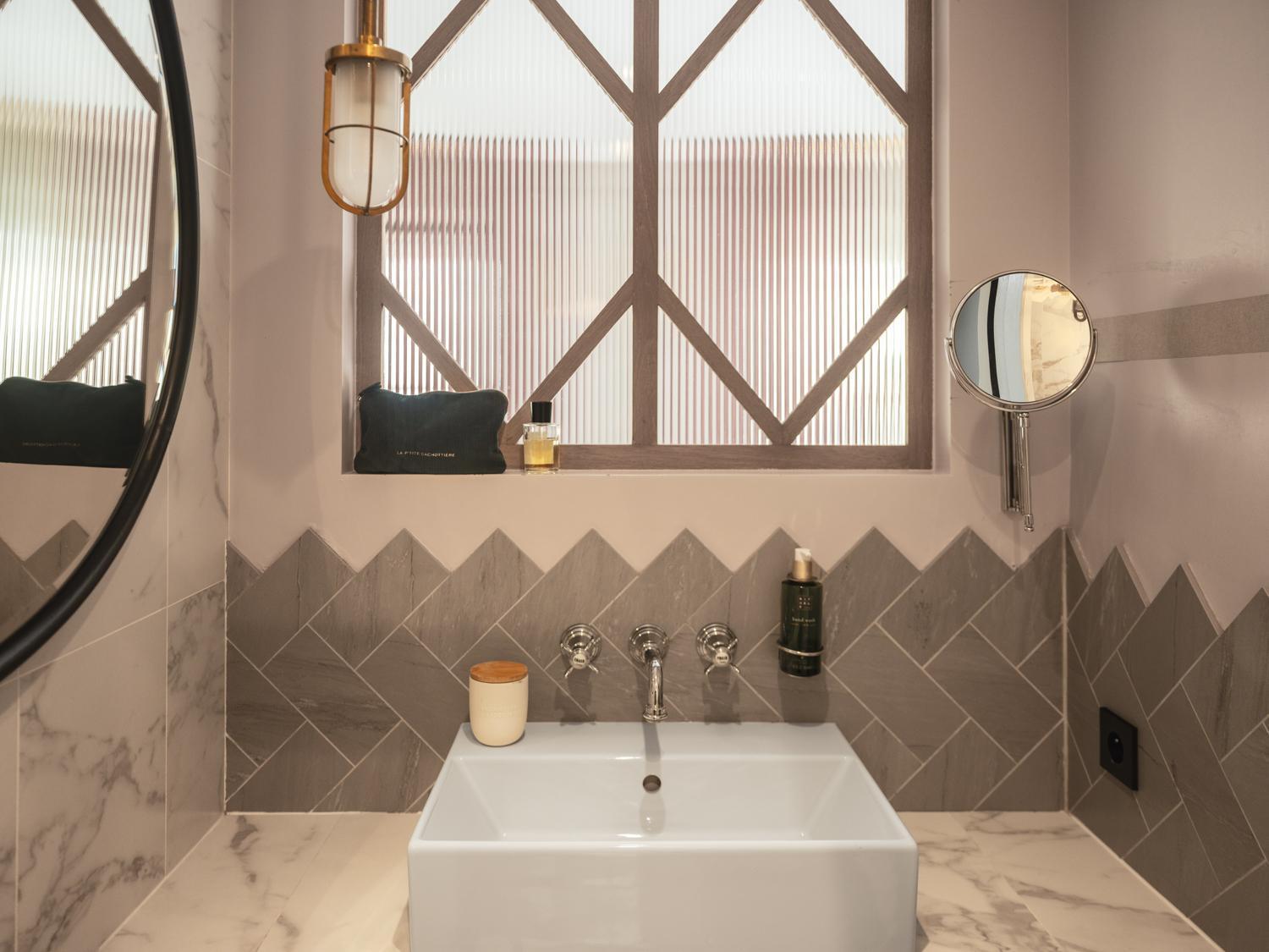 Superior Double Room Shower