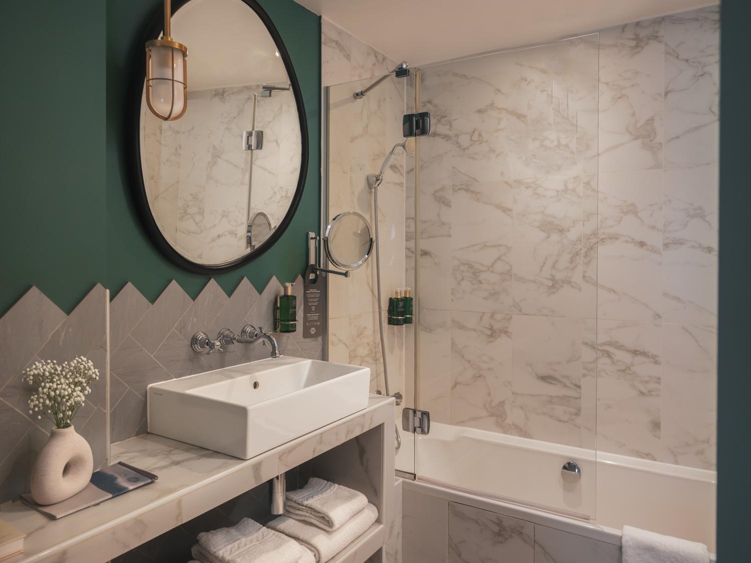 Superior Double Room Bath